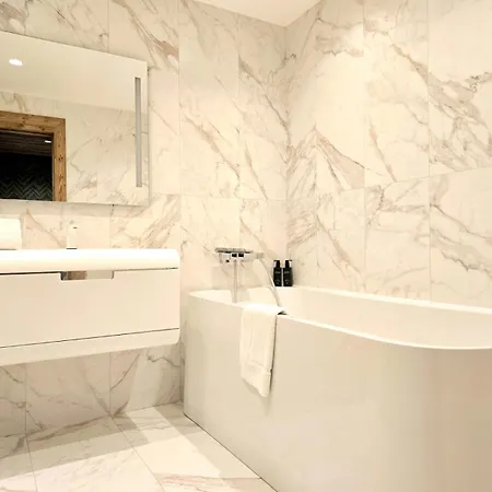 Elegant 3 Bedrooms