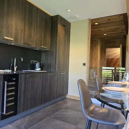 Elegant 3 Bedrooms *